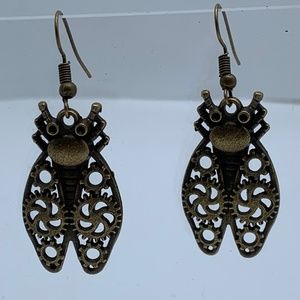 NWT. Handmade Steampunk Beetle Pierced Dangle Earrings in Antique Bronze!